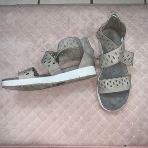 Yuu Gray and white platform shoes. Size 9 1/2 M